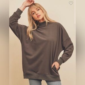 Vici - mock neck sweatshirt with hidden pockets
